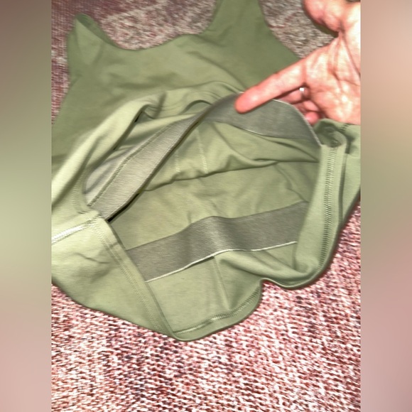 Athleta Sage soft Racerback workout top w/built in bra size large like new - Picture 7 of 10